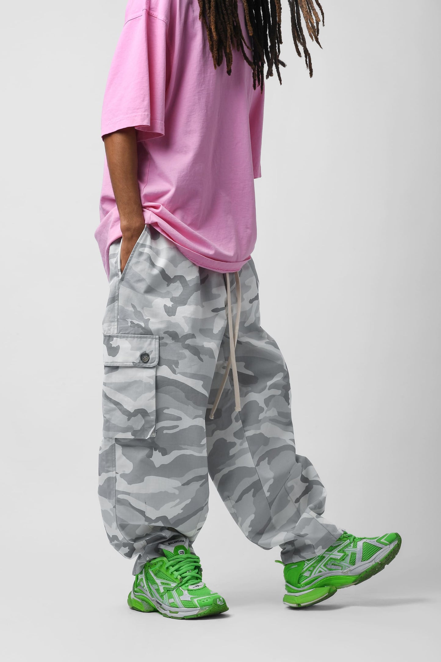 Pantalone cargo balloon camouflage bianco