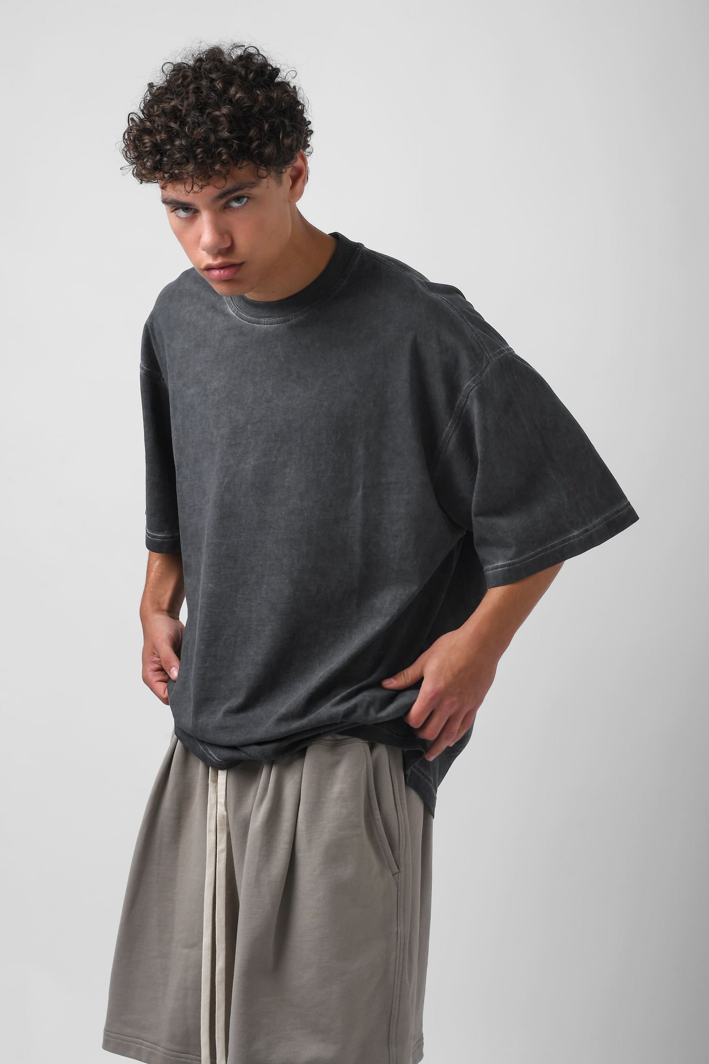 T-shirt oversize grigio scuro